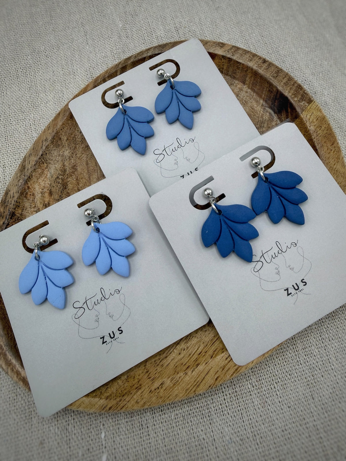 Fien Diepblauw – blauwe statement oorbellen