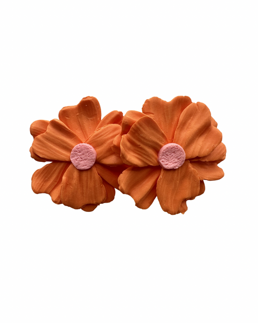 Coral Bloom – oranje bloem oorbellen speels