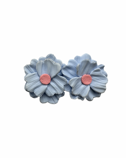 Sky Bloom – blauwe bloem oorbellen fris