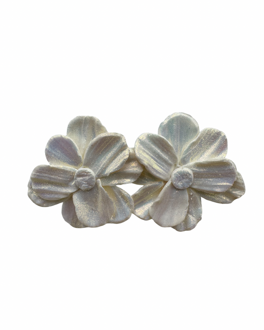 Pearl Bloom – parelmoer bloem oorbellen elegant