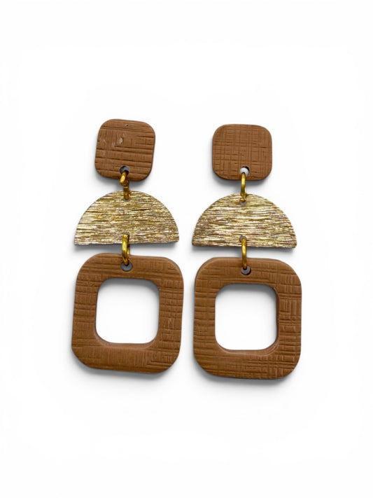 Noor – almond handgemaakte oorbellen met goud detail