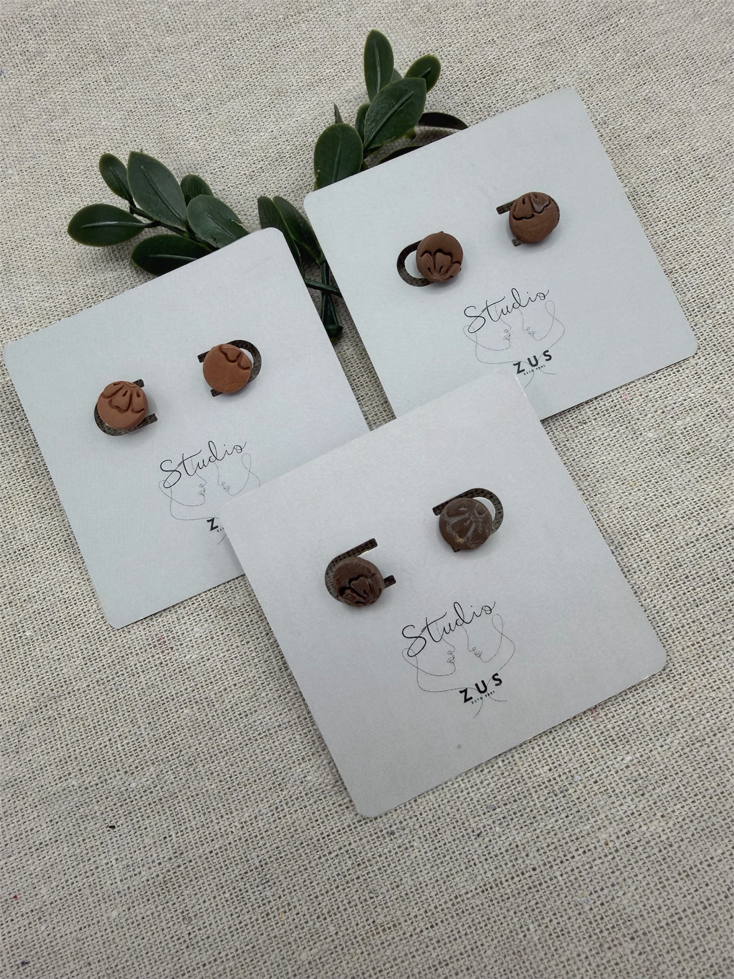 Sophie – hazel lichte oorstekers met bloemenprint
