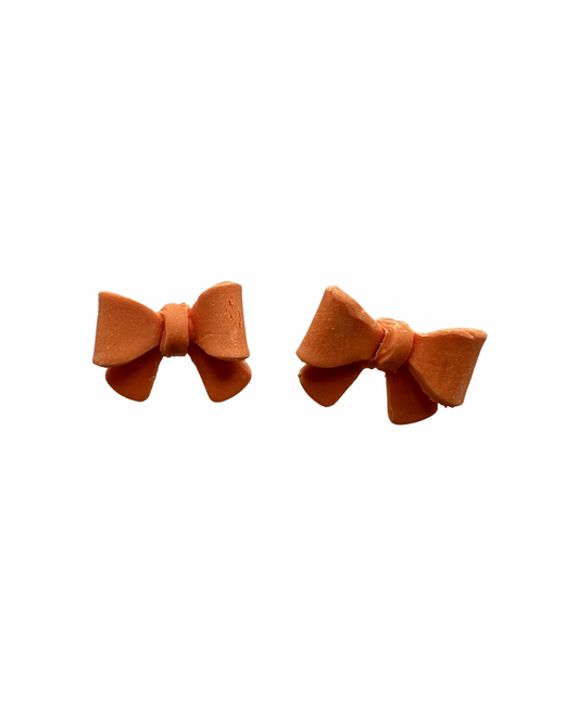 Royal Bow Apricot Clay  - Oranje statement oorbellen
