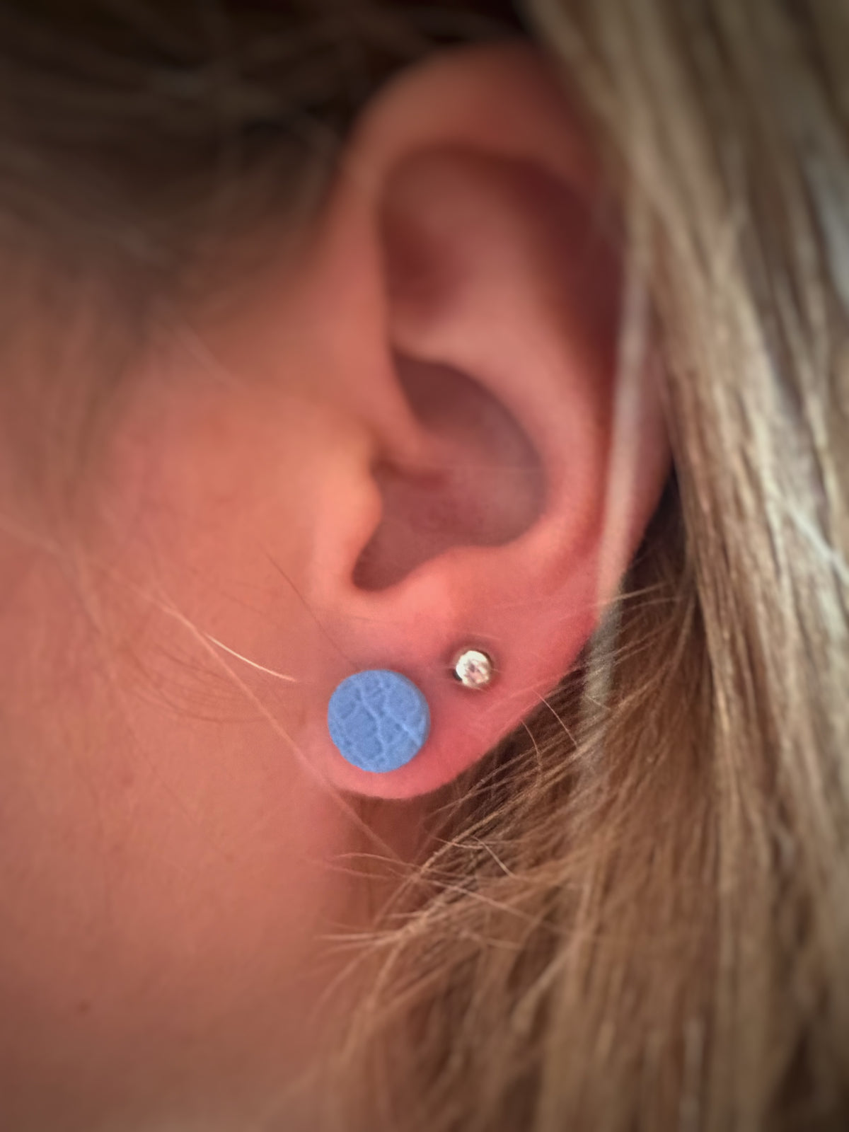 Sophie Vintage Blauw – handgemaakte kleine oorbellen