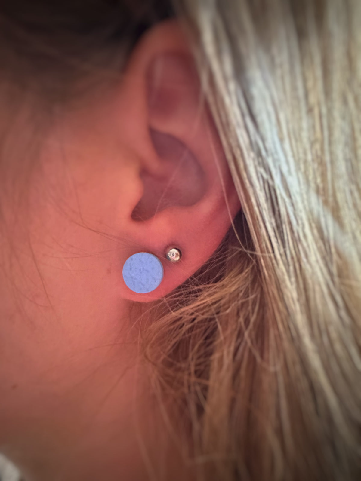 Sophie Poeder – kleine blauwe oorbellen