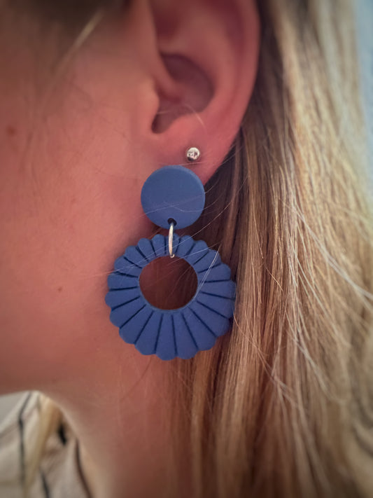 Liva Diepblauw – opvallende blauwe oorbellen
