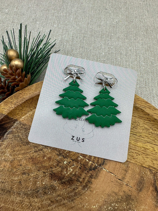 Evergreen Charm – groene oorbellen feestelijk en stijlvol