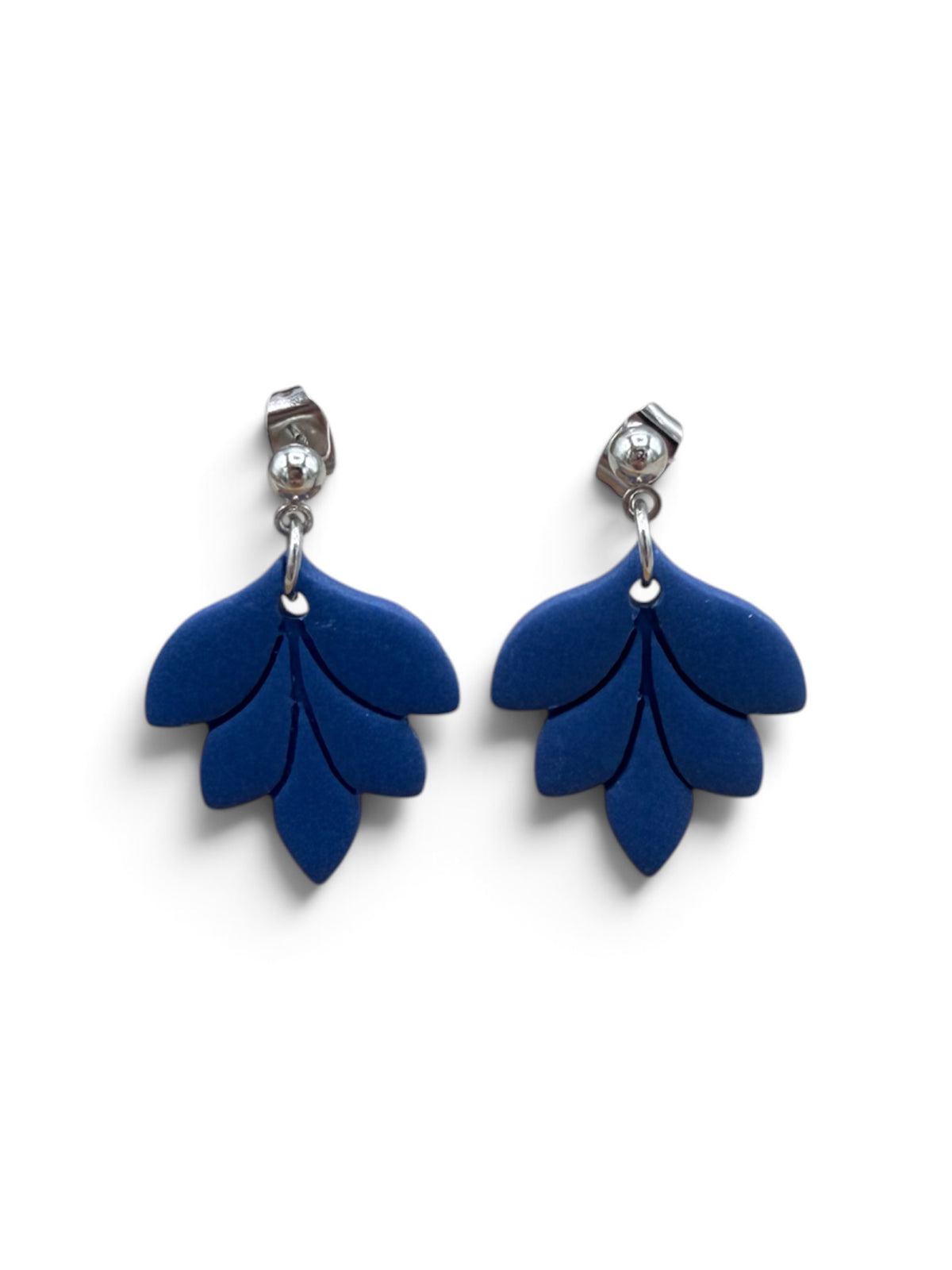 Fien Diepblauw – blauwe statement oorbellen
