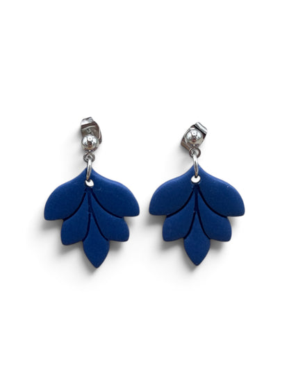 Fien Diepblauw – blauwe statement oorbellen