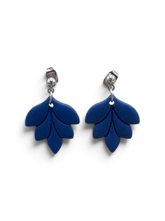 Fien Diepblauw – blauwe statement oorbellen