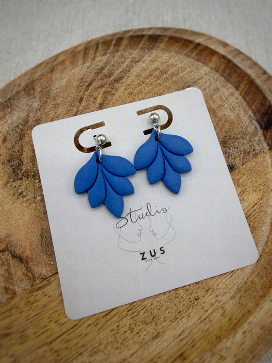Fien Diepblauw – blauwe statement oorbellen