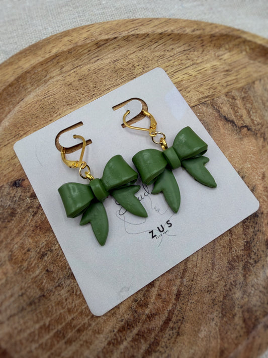 Claire Olive – olijfgroene strik oorbellen