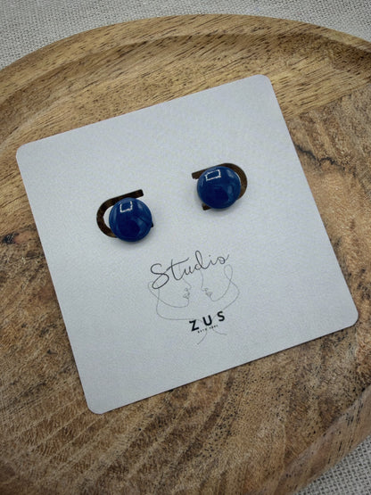Sophie Navy – kleine donkerblauwe oorbellen