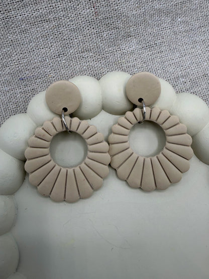 statement oorbellen beige liva