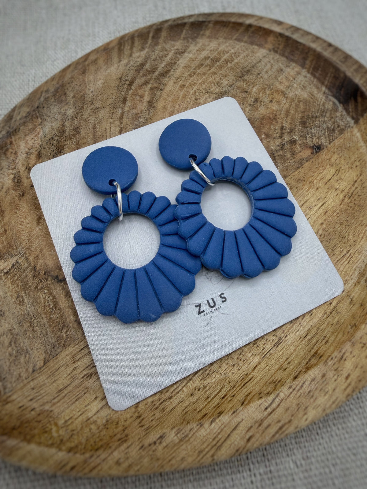 Liva Diepblauw – opvallende blauwe oorbellen